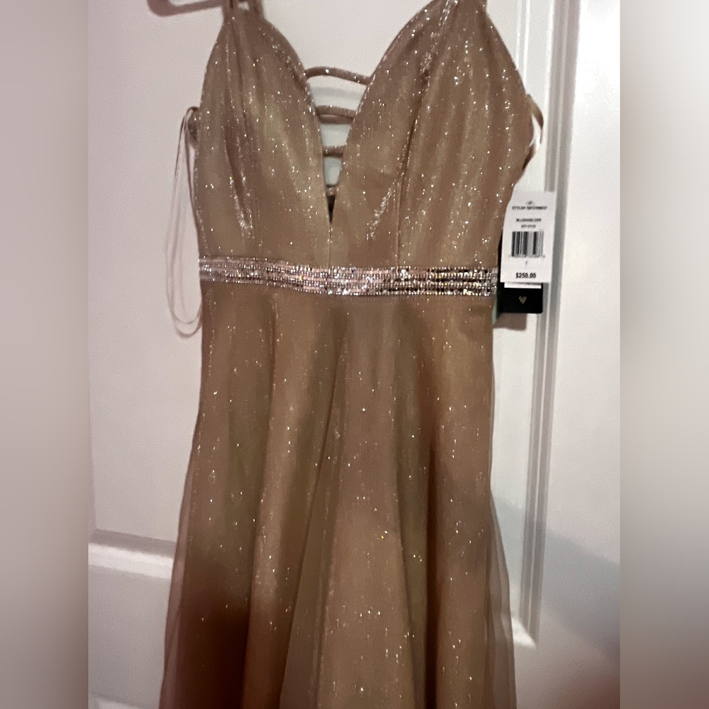 NWT ELEGANT GOLD DRESS W/ DIAMOND TRIM SIZE 1